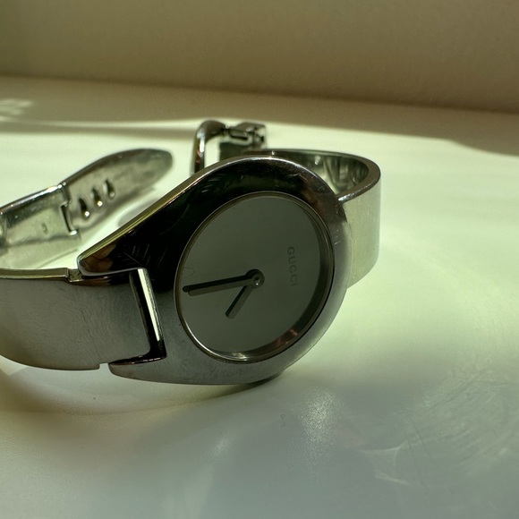 💎 Authentic Gucci Vintage 6700L 26mm Watch - Picture 10 of 13